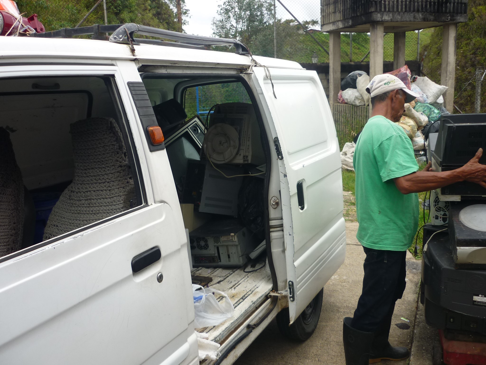 CAMPA�A POSCONSUMO EN ZONA URBANA